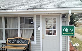 Crest Inn Suites & Cottages